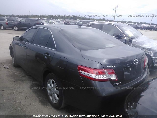 4T1BF3EK2BU639880 - 2011 TOYOTA CAMRY SE/LE/XLE 灰色 照片 3
