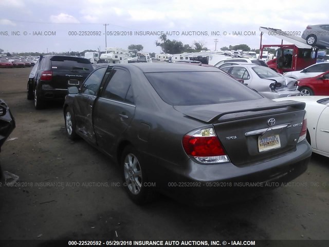 4T1BF30K95U599180 - 2005 TOYOTA CAMRY LE/XLE/SE ნაცრისფერი ფოტო 3