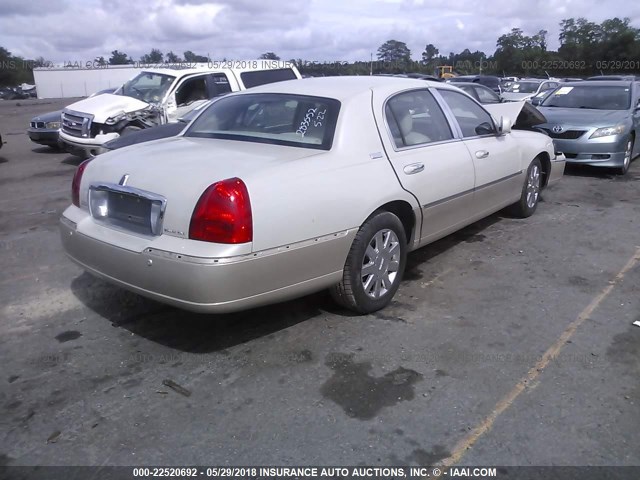 1LNHM82W75Y672228 - 2005 LINCOLN TOWN CAR SIGNATURE LIMITED WHITE photo 4