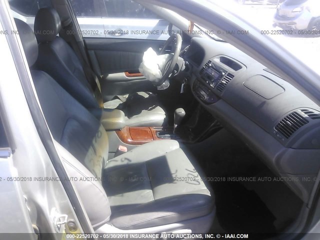 4T1BF30K45U093837 - 2005 TOYOTA CAMRY LE/XLE/SE Gümüş foto 5