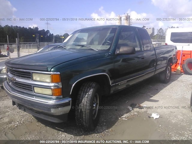 1GCGC29R6WE137457 - 1998 CHEVROLET GMT-400 C2500 GREEN photo 2