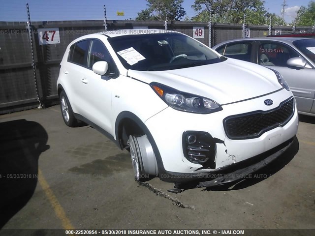 KNDPMCAC1J7332812 - 2018 KIA SPORTAGE LX WHITE photo 1