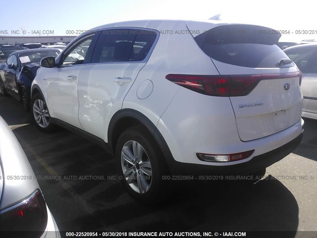 KNDPMCAC1J7332812 - 2018 KIA SPORTAGE LX WHITE photo 3