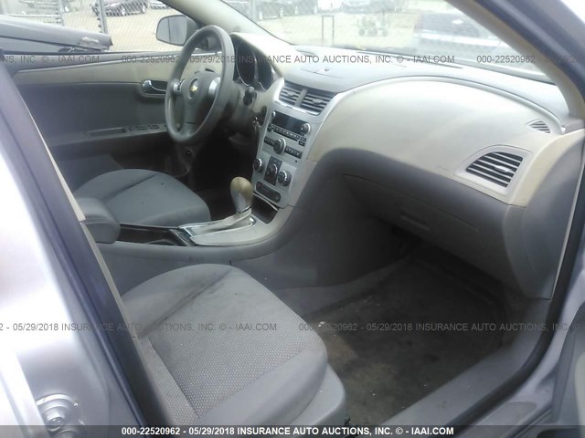 1G1ZG57B394176725 - 2009 CHEVROLET MALIBU LS 银色 照片 5