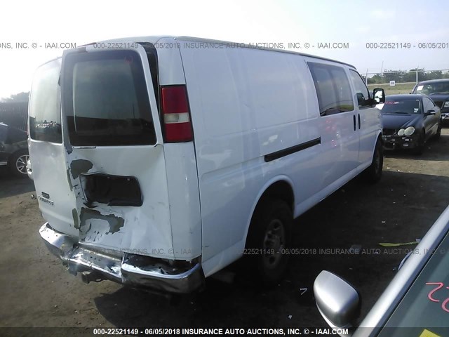 1GCGG29K681148024 - 2008 CHEVROLET EXPRESS G2500  WHITE photo 4