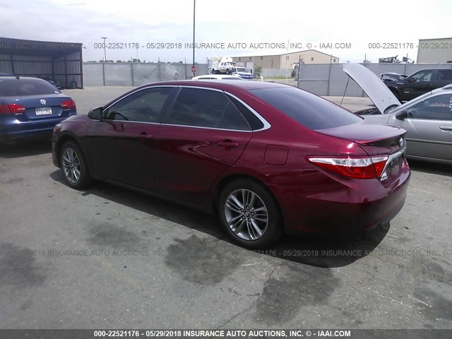 4T1BF1FK9HU738546 - 2017 TOYOTA CAMRY LE/XLE/SE/XSE MAROON photo 3