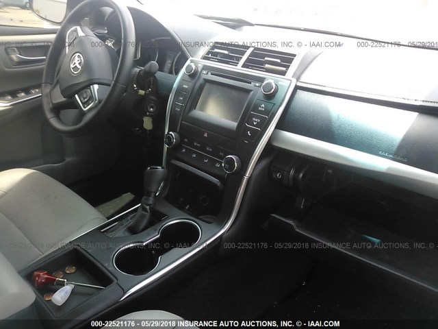 4T1BF1FK9HU738546 - 2017 TOYOTA CAMRY LE/XLE/SE/XSE MAROON photo 5