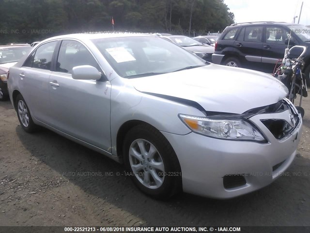 4T1BF3EK5BU207915 - 2011 TOYOTA CAMRY SE/LE/XLE SILVER photo 1