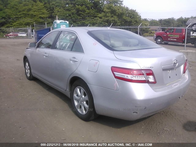 4T1BF3EK5BU207915 - 2011 TOYOTA CAMRY SE/LE/XLE SILVER photo 3
