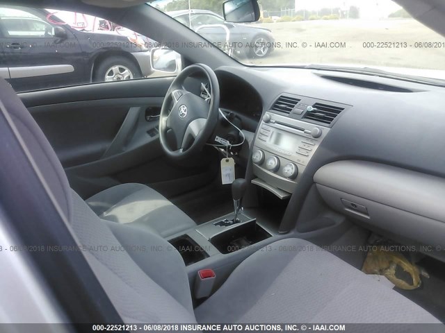4T1BF3EK5BU207915 - 2011 TOYOTA CAMRY SE/LE/XLE SILVER photo 5