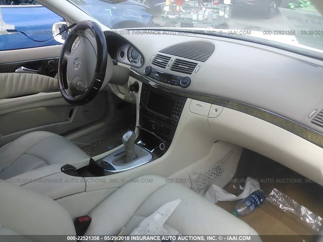 WDBUF70JX3A384853 - 2003 MERCEDES-BENZ E 500 WHITE photo 5