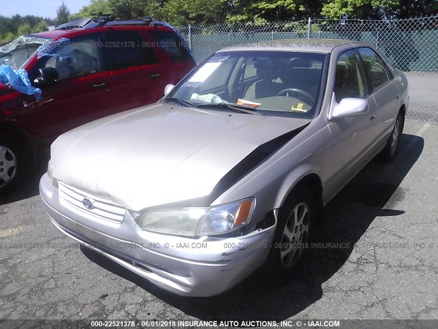 JT2BF22K3X0176108 - 1999 TOYOTA CAMRY LE/XLE GOLD photo 2