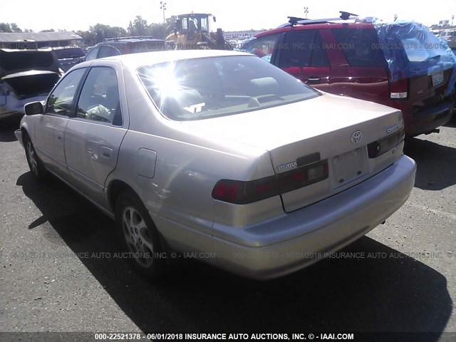JT2BF22K3X0176108 - 1999 TOYOTA CAMRY LE/XLE GOLD photo 3