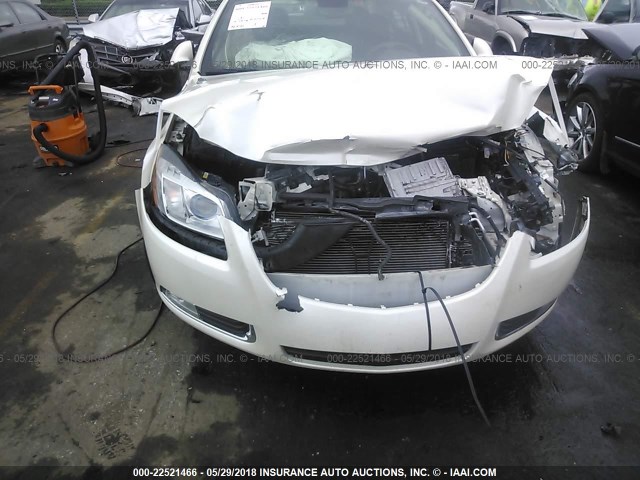 2G4GT5GV5D9191703 - 2013 BUICK REGAL PREMIUM WHITE photo 6