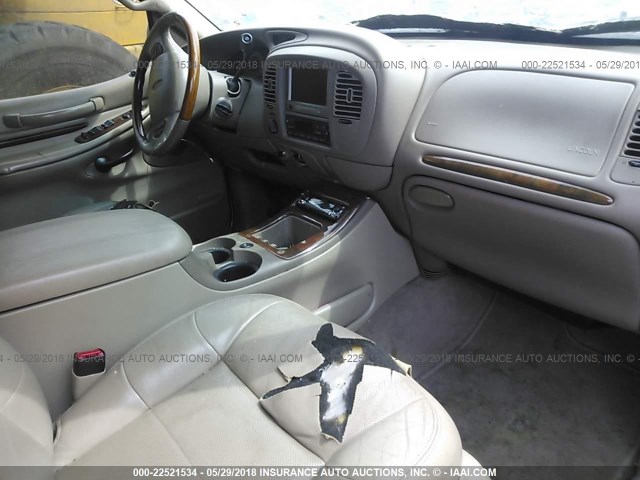 5LMFU28A6YLJ16863 - 2000 LINCOLN NAVIGATOR TAN photo 5