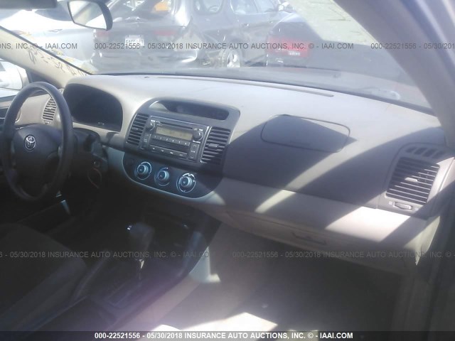 4T1BE32K25U049125 - 2005 TOYOTA CAMRY LE/XLE/SE 金色 照片 5