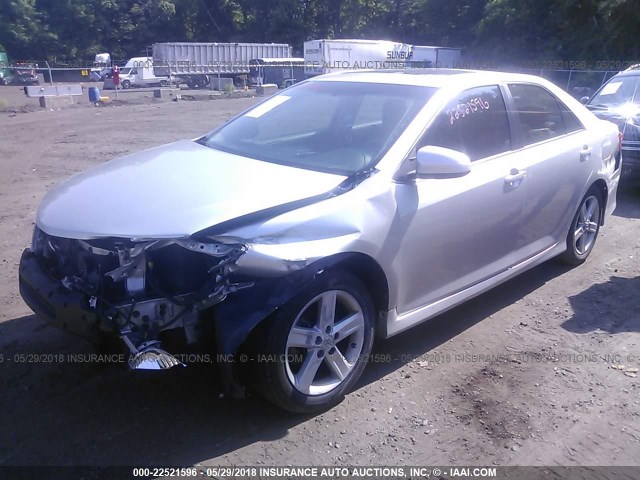4T1BF1FK3CU132877 - 2012 TOYOTA CAMRY SE/LE/XLE 银色 照片 2