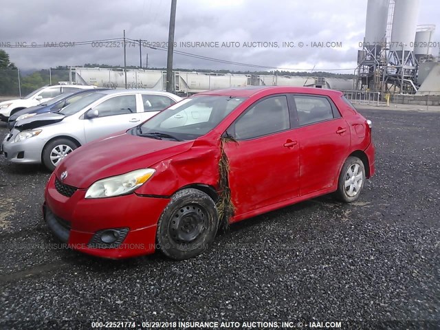 2T1KE40E39C013177 - 2009 TOYOTA COROLLA MATRIX S RED photo 2