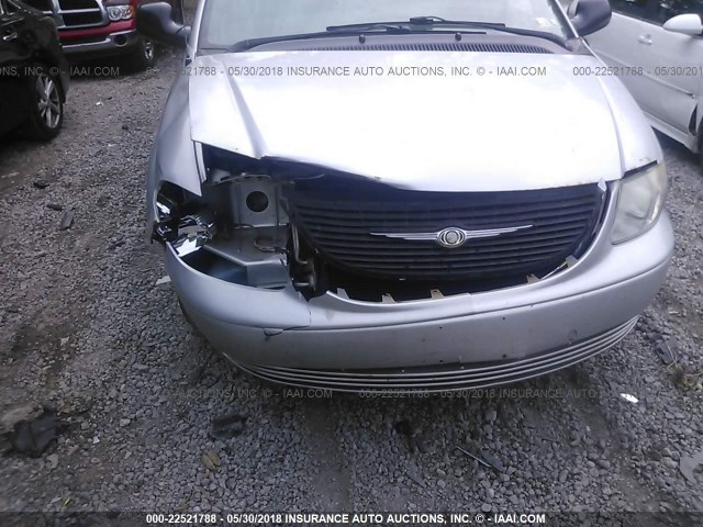 2C4GP44R54R533015 - 2004 CHRYSLER TOWN & COUNTRY LX SILVER photo 6