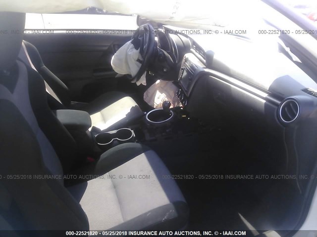 JTKJF5C73FJ011823 - 2015 TOYOTA SCION TC 白色 照片 5