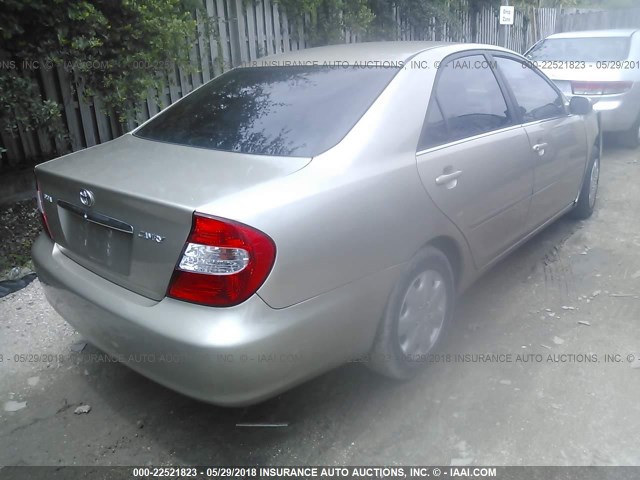 4T1BE32K42U013030 - 2002 TOYOTA CAMRY LE/XLE/SE ოქროსფერი ფოტო 4
