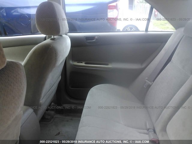 4T1BE32K42U013030 - 2002 TOYOTA CAMRY LE/XLE/SE ოქროსფერი ფოტო 8