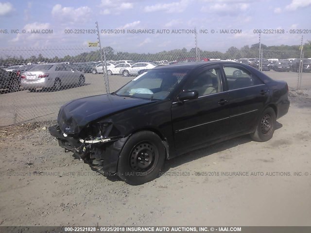 4T1BE30K52U113897 - 2002 TOYOTA CAMRY LE/XLE/SE BLACK photo 2