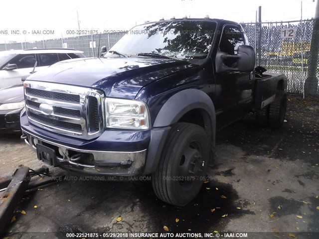 1FDAF56FXYEA89520 - 2000 FORD F550 SUPER DUTY BLUE photo 2