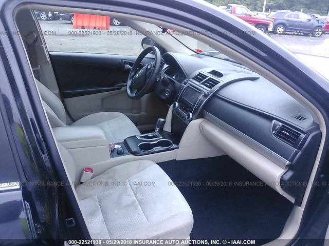 4T1BF1FK1CU100199 - 2012 TOYOTA CAMRY SE/LE/XLE BLACK photo 5