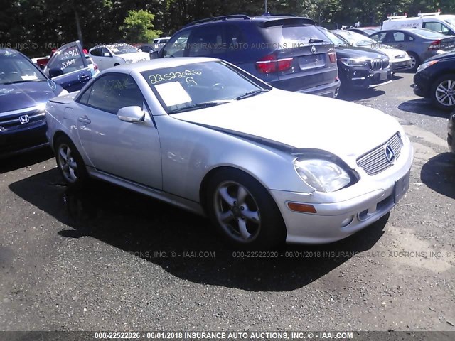 WDBKK65FX1F193466 - 2001 MERCEDES-BENZ SLK 320 SILVER photo 1