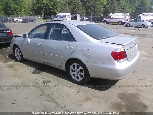 4T1BF30K46U634483 - 2006 TOYOTA CAMRY LE/XLE/SE SILVER photo 3