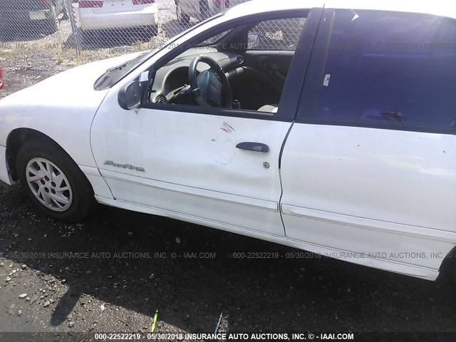 1G2JB524517252366 - 2001 PONTIAC SUNFIRE SE WHITE photo 6