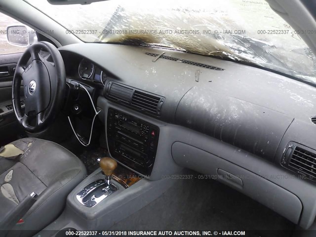 WVWWH63BX1E248862 - 2001 VOLKSWAGEN PASSAT GLX 银色 照片 5