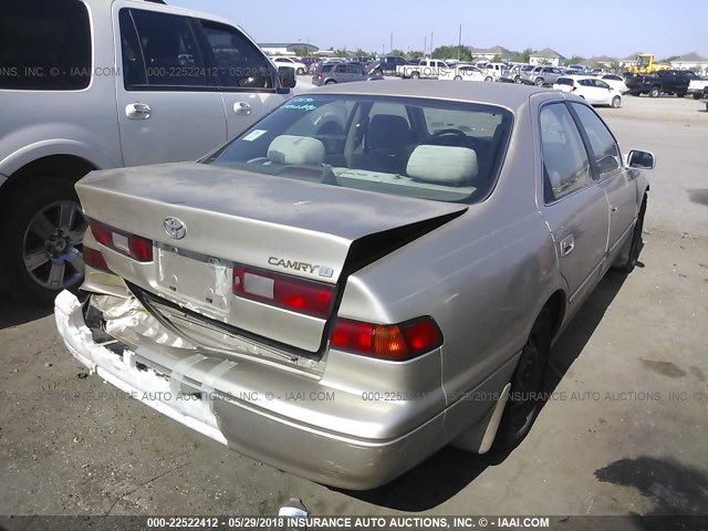 JT2BG22KXW0153372 - 1998 TOYOTA CAMRY CE/LE/XLE თაფლისფერი ფოტო 4