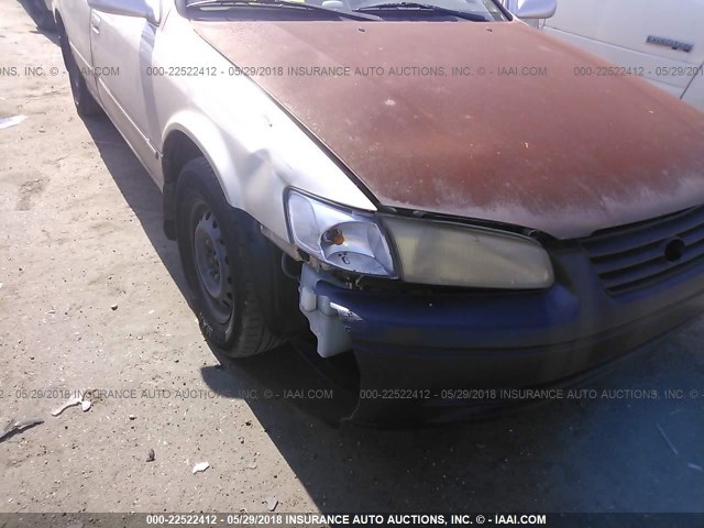 JT2BG22KXW0153372 - 1998 TOYOTA CAMRY CE/LE/XLE თაფლისფერი ფოტო 6