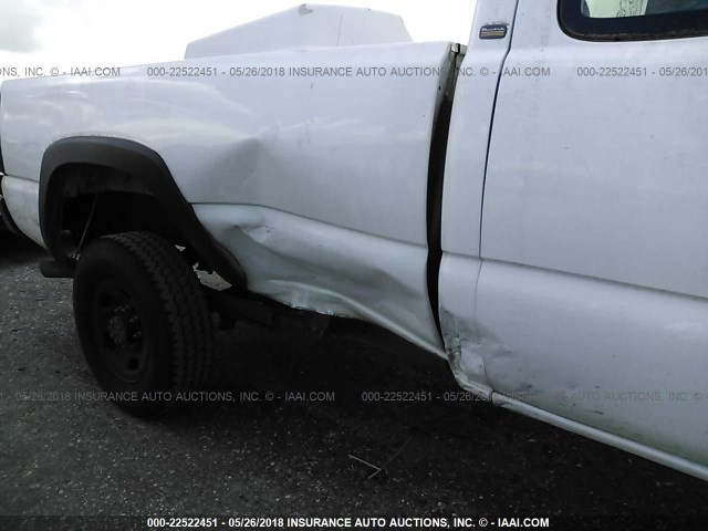 1GCHC29U83E327412 - 2003 CHEVROLET SILVERADO C2500 HEAVY DUTY WHITE photo 6