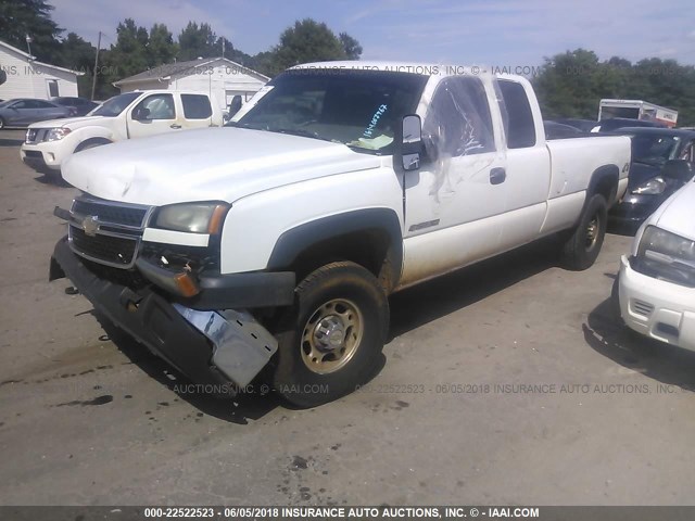 1GCHK29U46E210143 - 2006 CHEVROLET SILVERADO K2500 HEAVY DUTY WHITE photo 2