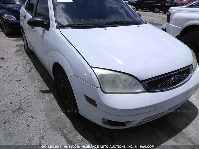 1FAFP34N97W180606 - 2007 FORD FOCUS ZX4/S/SE/SES 白色 照片 6