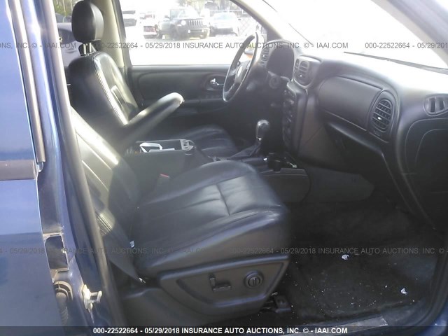 1GNDT13S352258236 - 2005 CHEVROLET TRAILBLAZER LS/LT BLUE photo 5