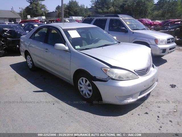 4T1BE32K75U537678 - 2005 TOYOTA CAMRY LE/XLE/SE ვერცხლისფერი ფოტო 1