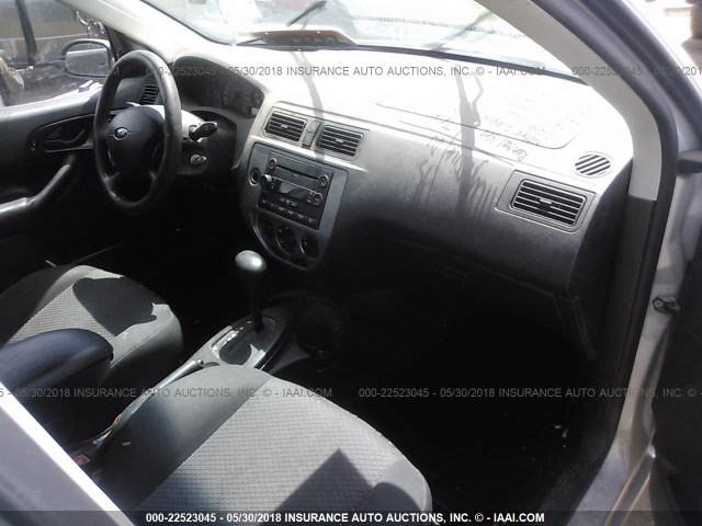 1FAFP37N17W349559 - 2007 FORD FOCUS ZX5/S/SE/SES 银色 照片 5