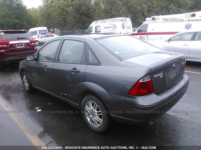 1FAHP34N67W351790 - 2007 FORD FOCUS ZX4/S/SE/SES GRAY photo 3