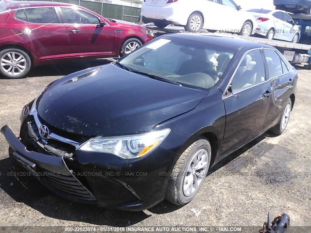 4T1BF1FK9FU948092 - 2015 TOYOTA CAMRY LE/XLE/SE/XSE BLACK photo 2