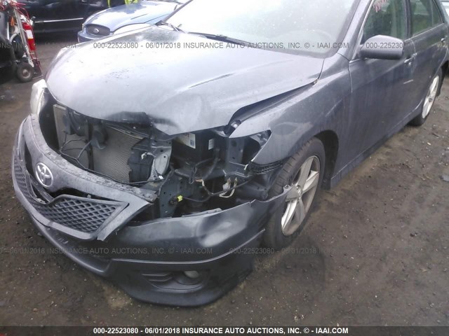 4T1BF3EK7BU777186 - 2011 TOYOTA CAMRY SE/LE/XLE ნაცრისფერი ფოტო 2