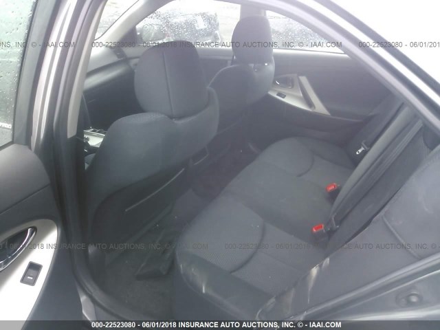 4T1BF3EK7BU777186 - 2011 TOYOTA CAMRY SE/LE/XLE ნაცრისფერი ფოტო 8
