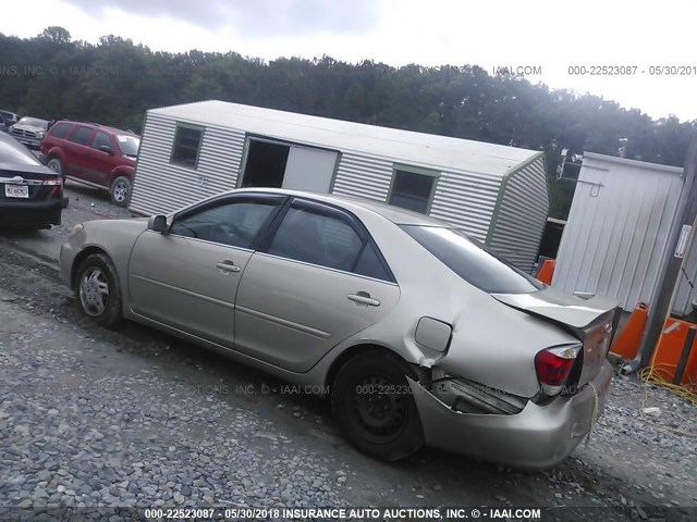 4T1BE32K75U067877 - 2005 TOYOTA CAMRY LE/XLE/SE ოქროსფერი ფოტო 3