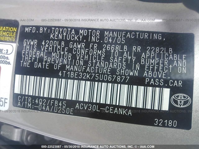 4T1BE32K75U067877 - 2005 TOYOTA CAMRY LE/XLE/SE ოქროსფერი ფოტო 9