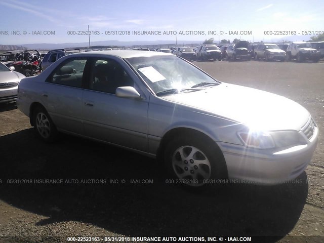 4T1BG22K81U020064 - 2001 TOYOTA CAMRY CE/LE/XLE SILVER photo 1