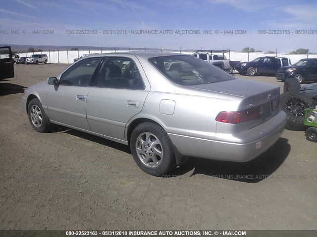 4T1BG22K81U020064 - 2001 TOYOTA CAMRY CE/LE/XLE SILVER photo 3