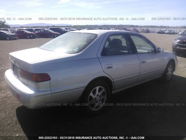 4T1BG22K81U020064 - 2001 TOYOTA CAMRY CE/LE/XLE SILVER photo 4
